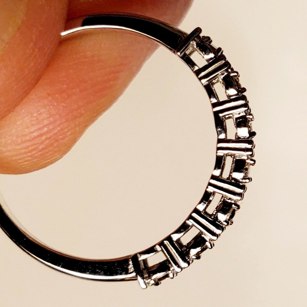 Brand  new 14K  beautiful  wedding  band - Picture 7 of 9